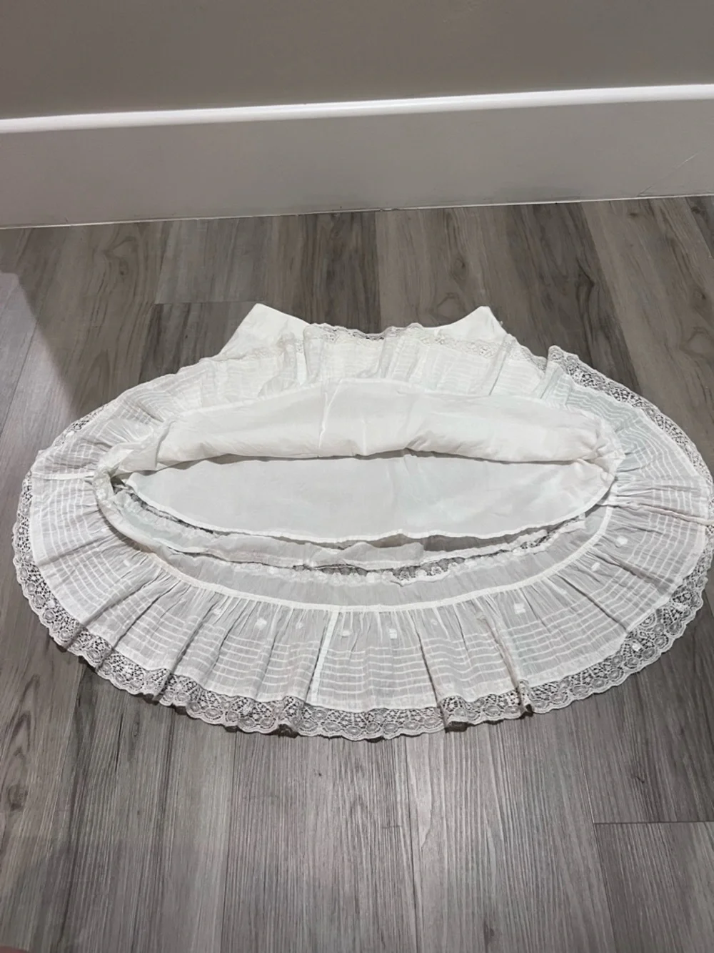 LaRok white lace and linen Bohemian style skirt with silver jewel accents szL